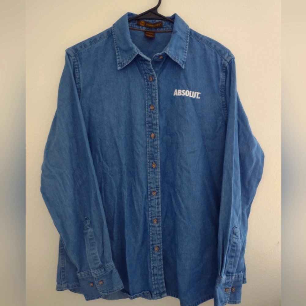 Absolut button up